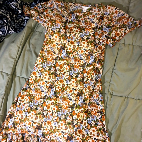 Simple cute floral dress - Picture 1 of 2